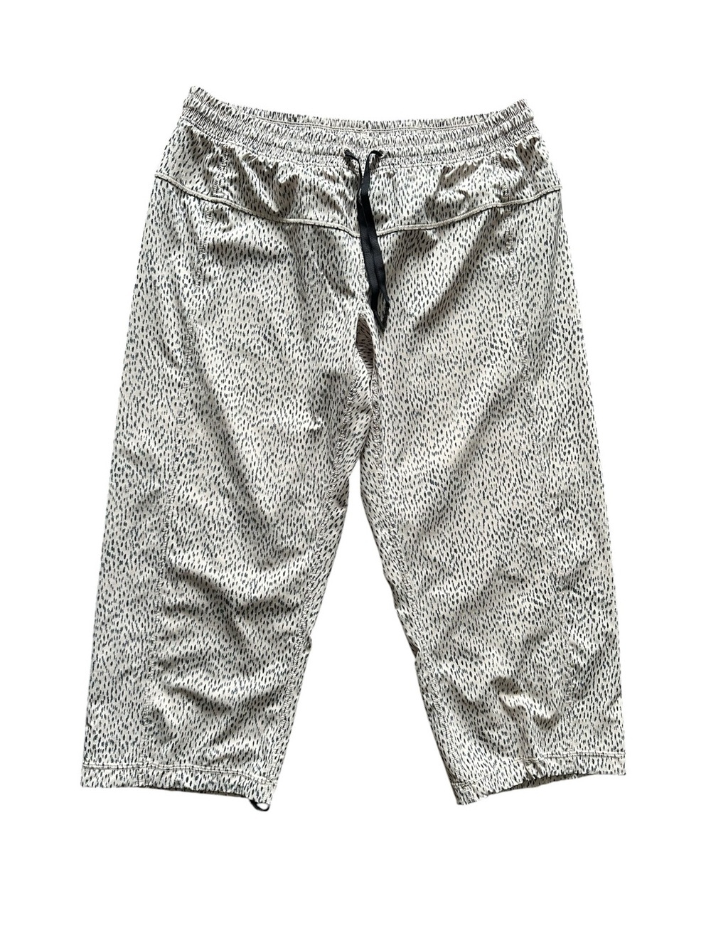 Lululemon Step Lively Crop Dottie Dash Grain Black Capri Pants 8